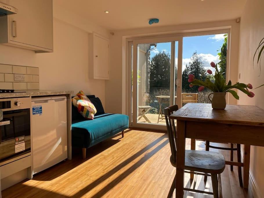 Ashcroft Apartment - Small Home Away From Home 艾士伯顿 外观 照片